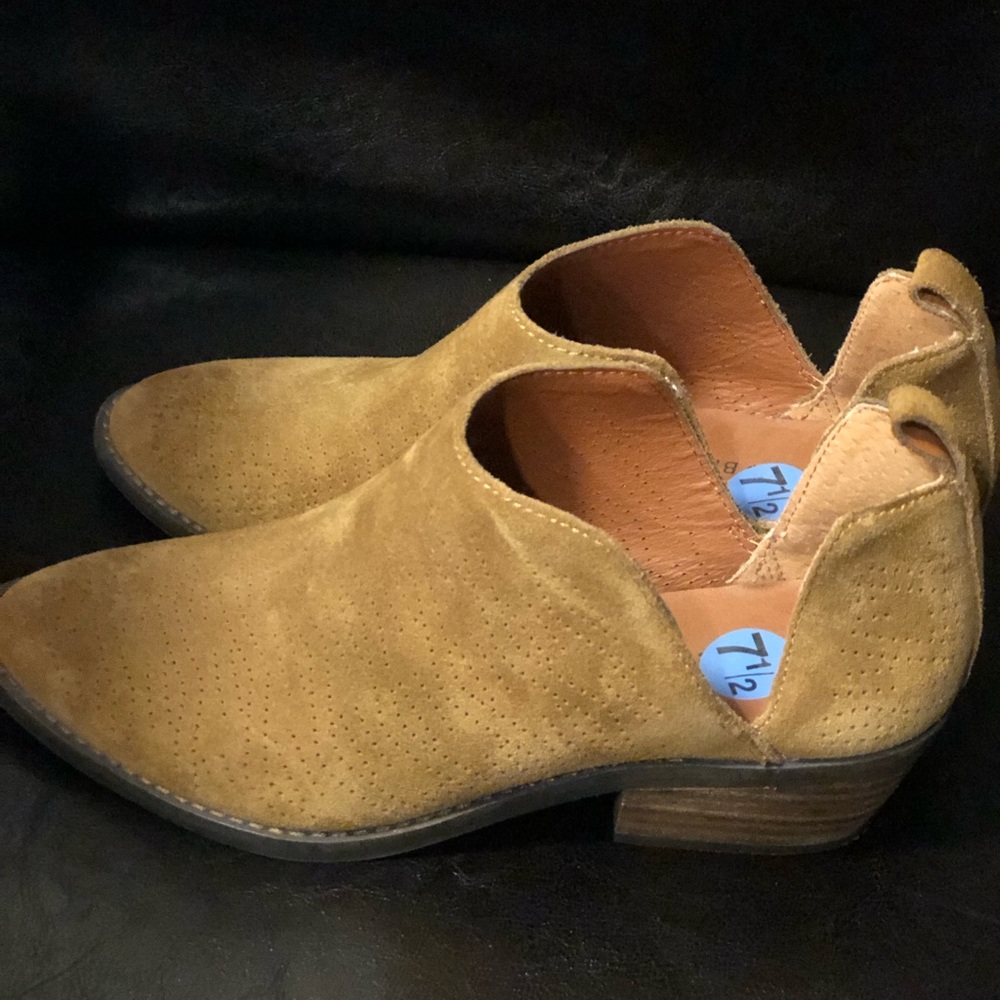 Lucky Brand Basel Gold Brown Perforated Pull On Ankle Boots Size 7.5